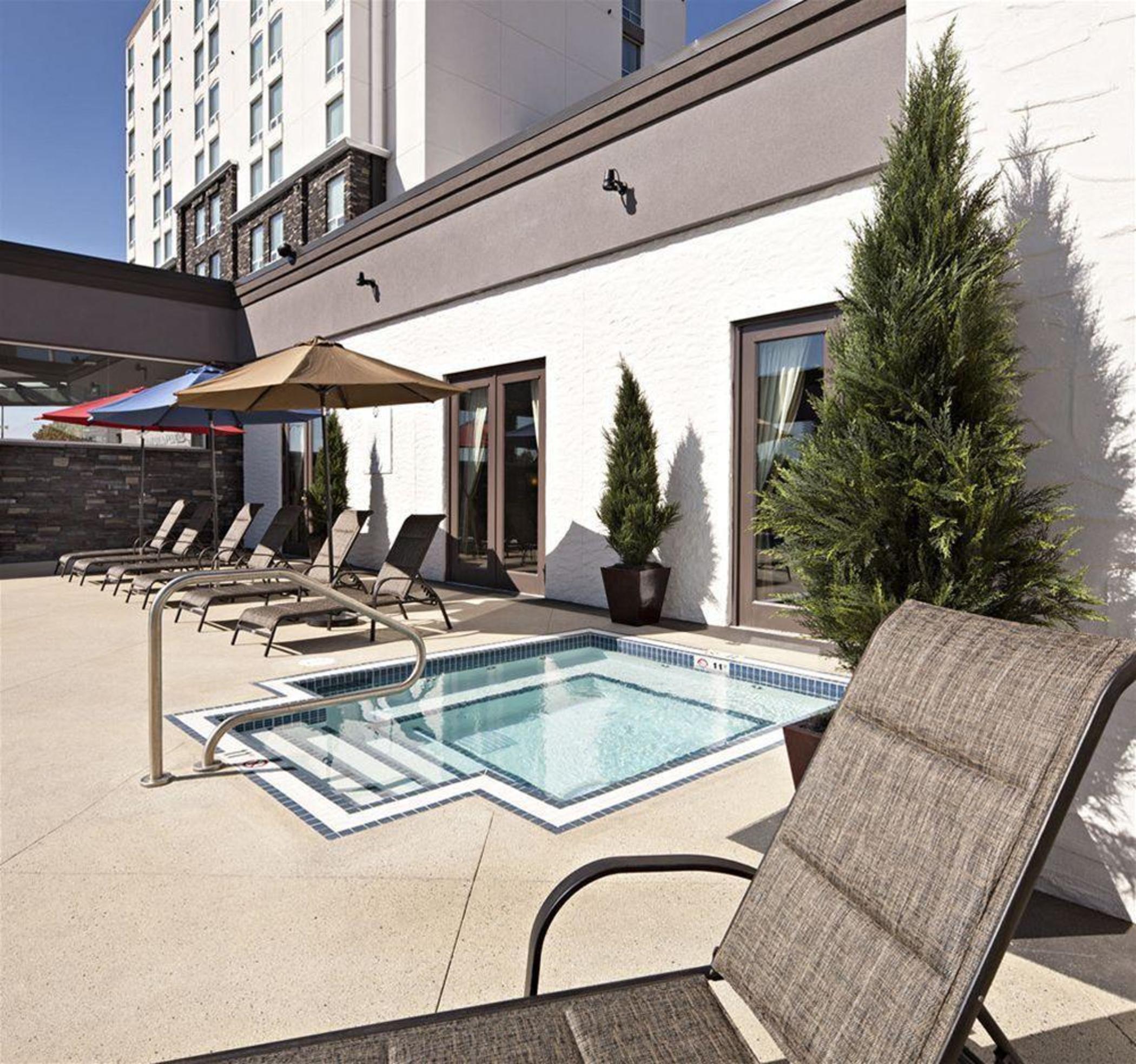 Hotel Carriage House And Conference Centre Calgary
