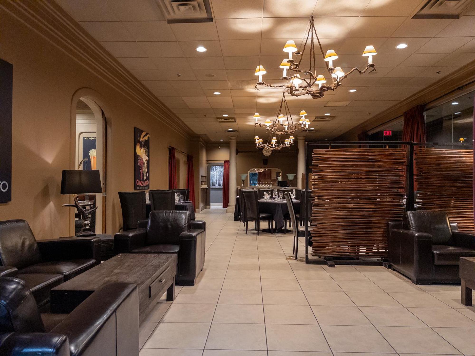 Hotel Carriage House And Conference Centre Calgary