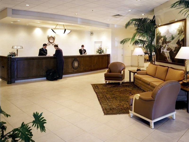 Hotel Carriage House And Conference Centre 4*