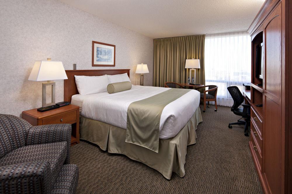 Carriage House And Conference Centre Hotel Calgary