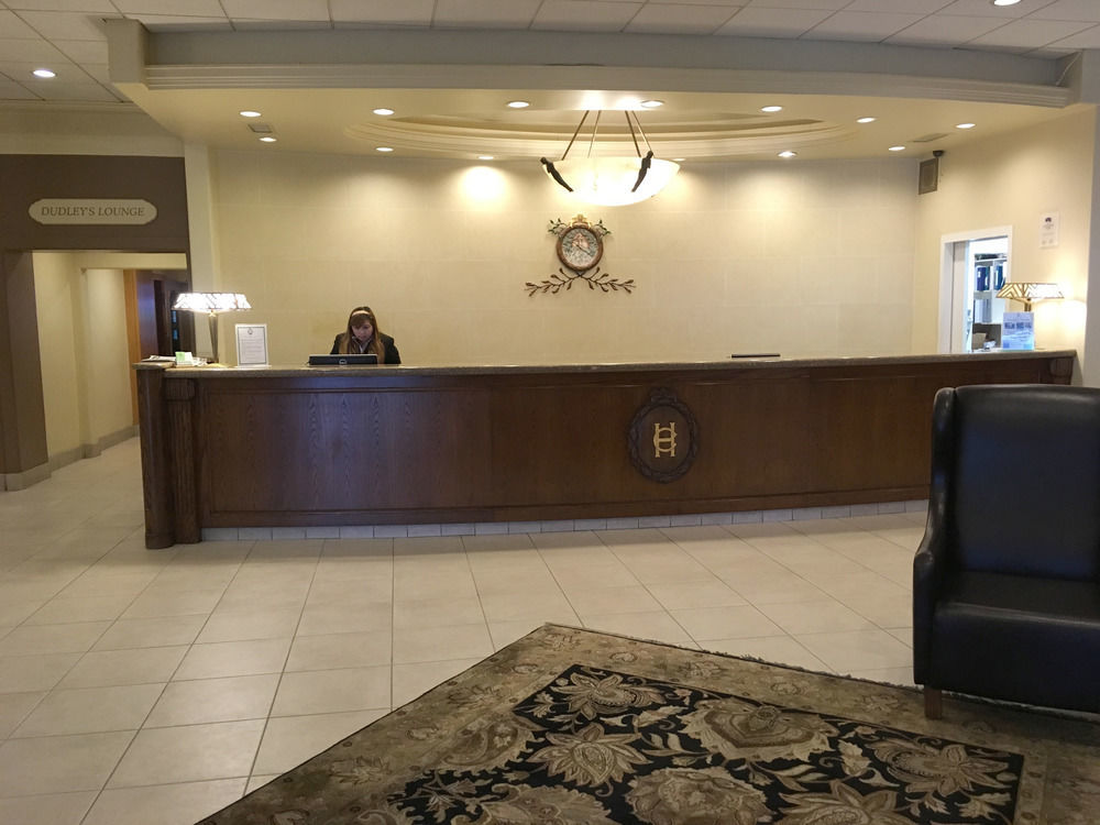 Carriage House And Conference Centre Hotel Calgary