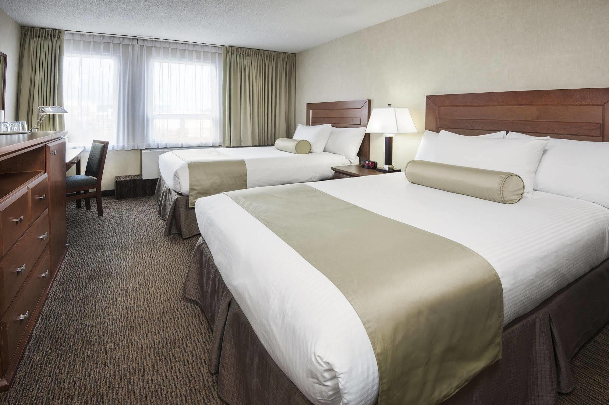 Hotel Carriage House And Conference Centre 4*