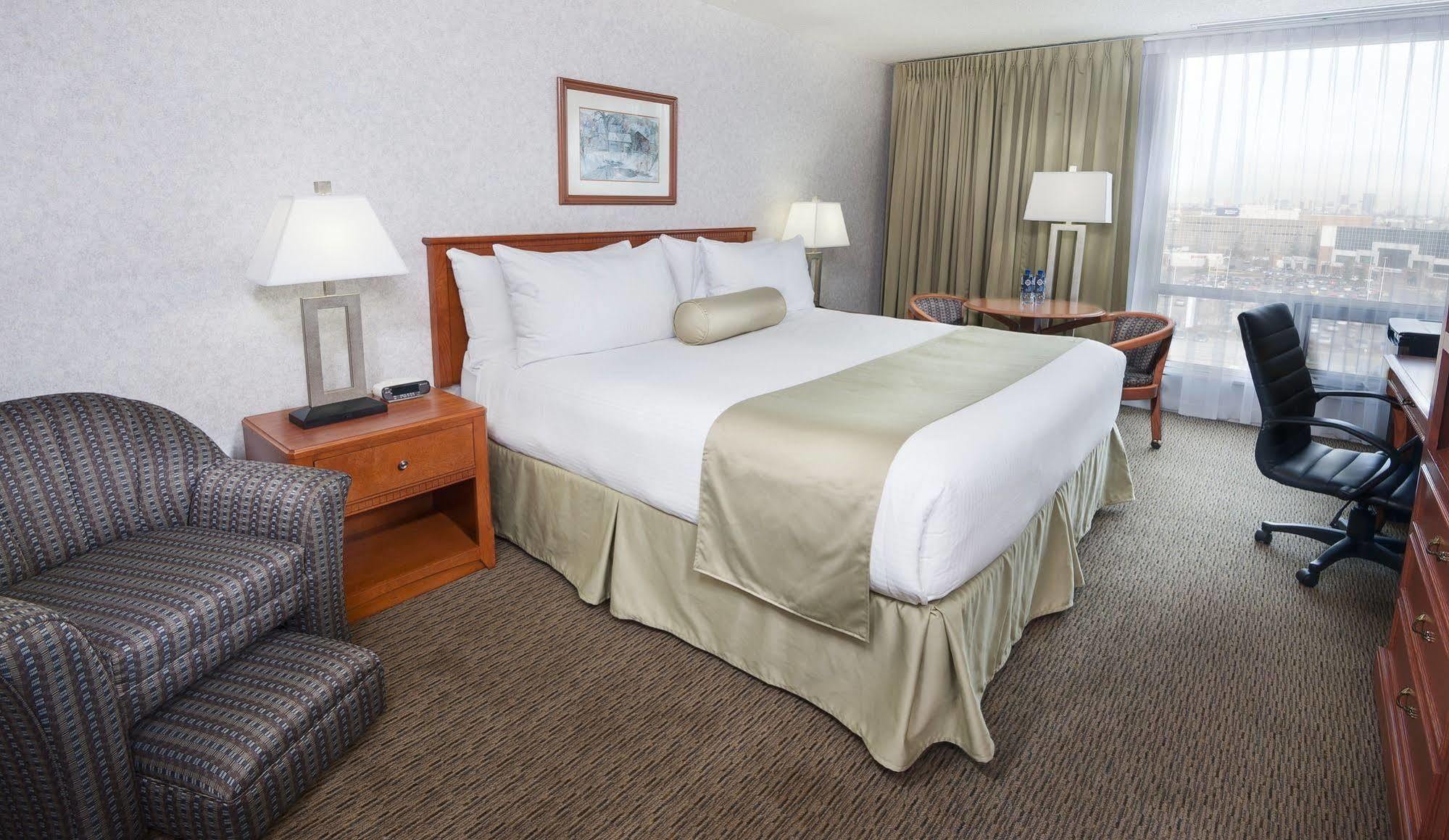 Carriage House And Conference Centre Hotel 4*